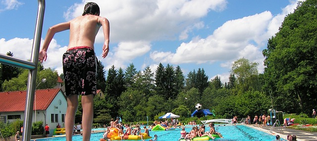 kalte getränke im sommer im freibad